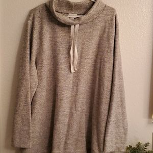 Loose collar shimmery grey pullover